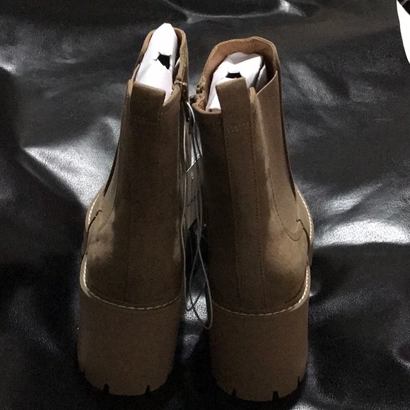 Chelsea boots - Picture 3 of 3